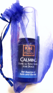 Relax your dog, help reduce stress, anxiety, fear of noises and build confidence with Calming organic & wild-crafted topical spray. Safe, gentle & vet approved solution  blended to calm & to create a deeper connection between you & your dog. Select EO's & flower essences make Kiki & Friends Aromatics a great choice.